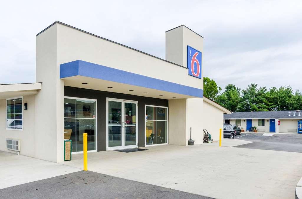 Motel 6 Troutville, Va Eksteriør billede